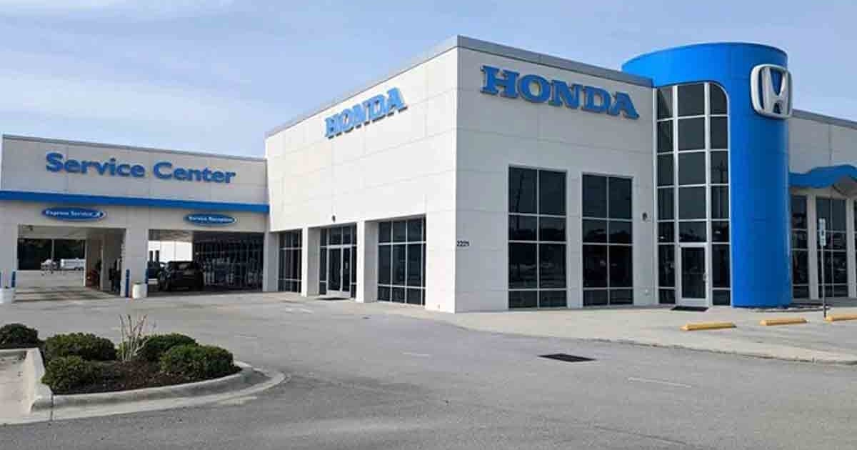 Lithia Motors, Hendrick Automotive ซื้อตัวแทนจำหน่าย;  กลุ่มที่ 1 ขายร้านค้า