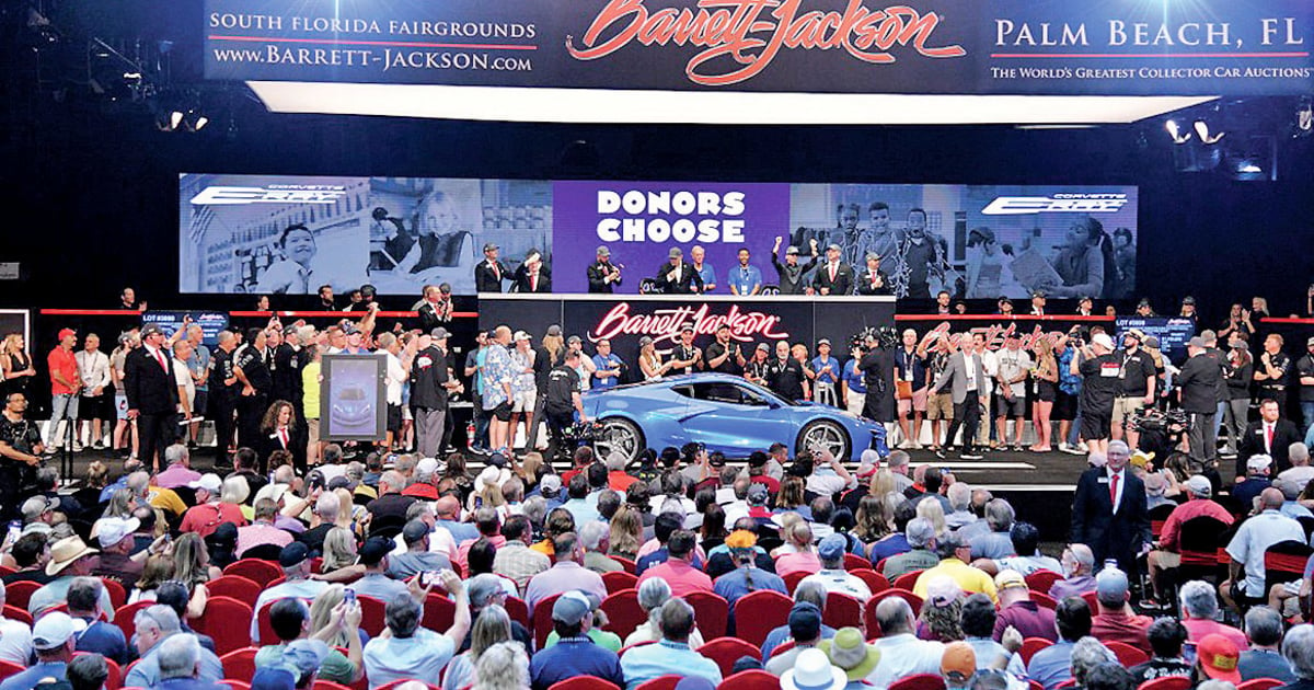 Rick Hendrick ตัวแทนจำหน่ายรถยนต์ซื้อ Corvette E-Ray คันแรกในราคา 1.1 ล้านเหรียญ