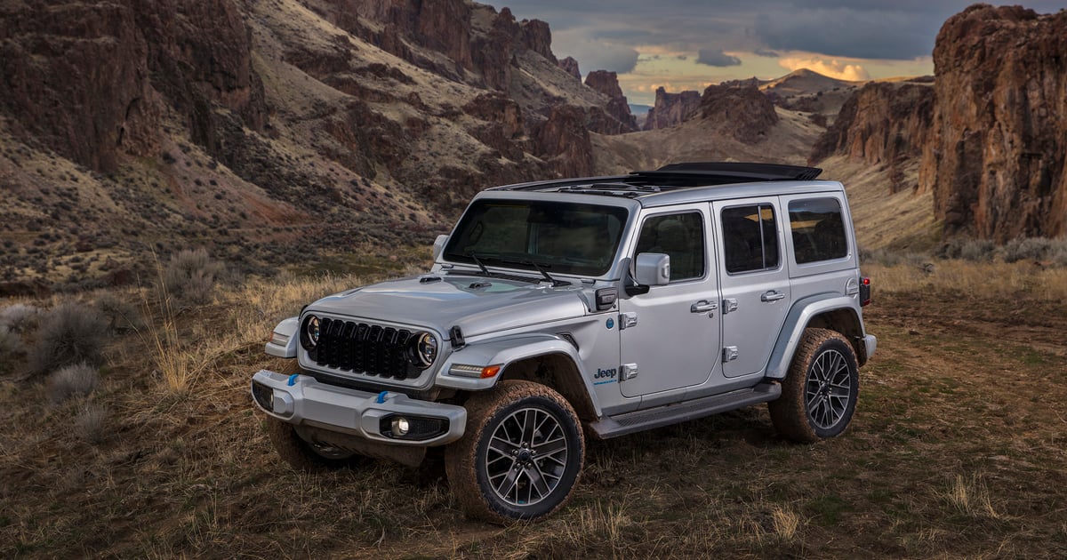 2024 Jeep Wrangler เพิ่มความสะดวกสบายและเทคโนโลยีเพื่อป้องกัน Ford Bronco
